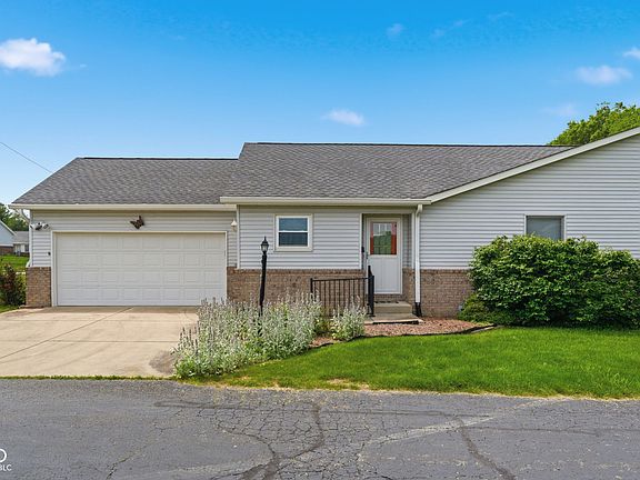 2nd image of 400 Longcastle Dr APT 4