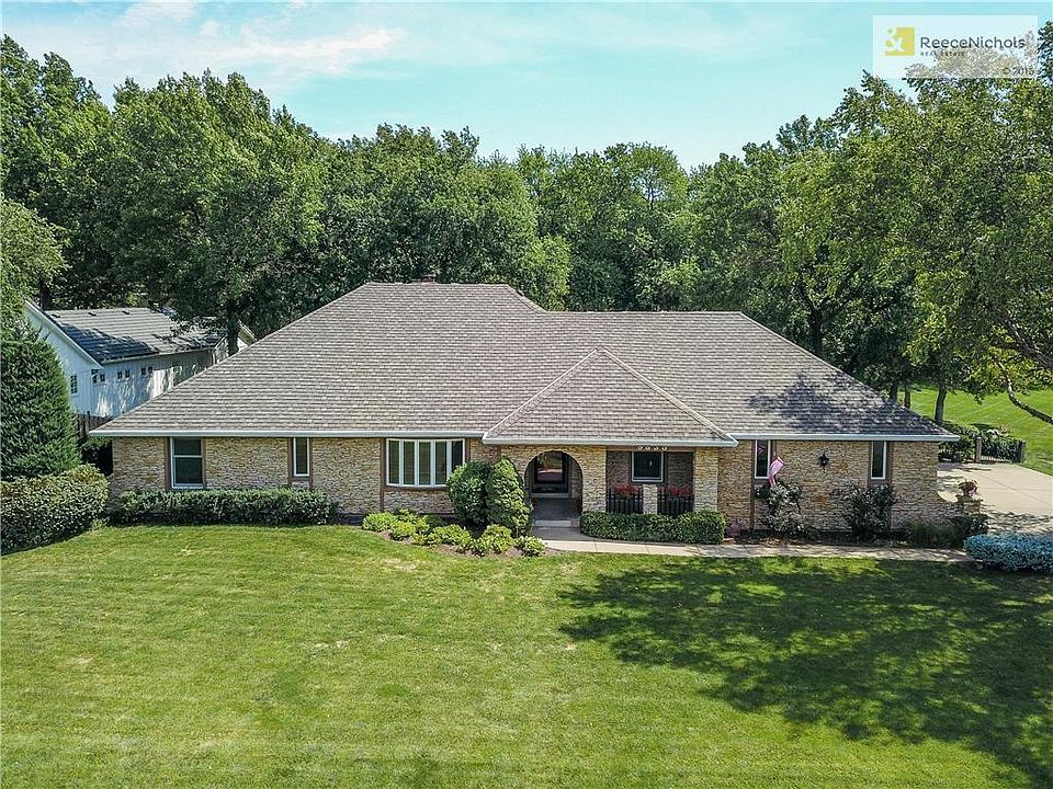 Welcome Home!! 9835 Rosewood Drive in coveted sub division of Apple Valley