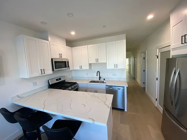 1803 Oxford St — Photo 56