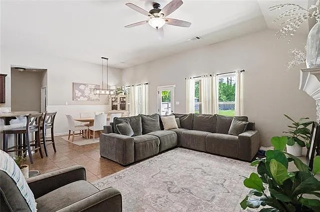 116 Meadow Spring Pl — Photo 4