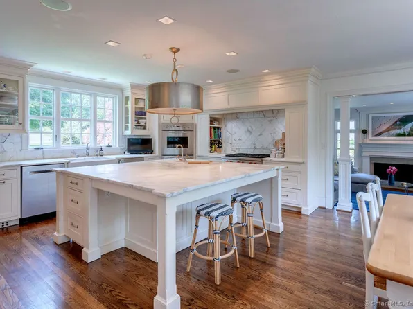 31 Yowago Avenue, Branford, CT 06405