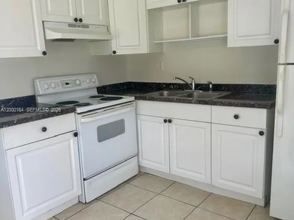 5649 SW 27th St #1, Hollywood, FL 33023