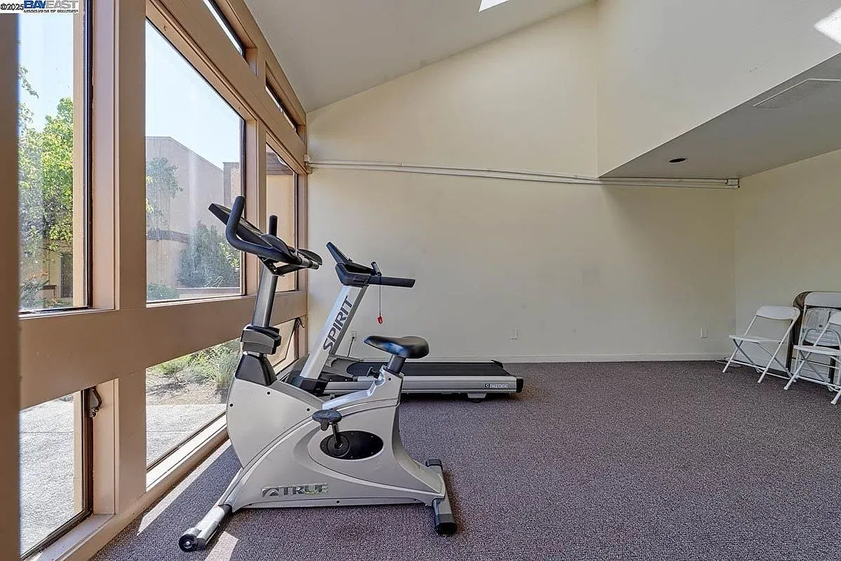 1 bed, 1.0 bath, 712 sqft, $2,500 — Photo 2