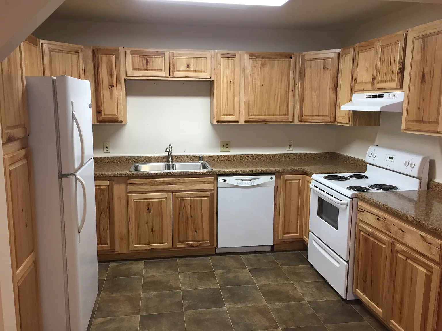 3 bed, 1259 sqft, $2,100 — Photo 1