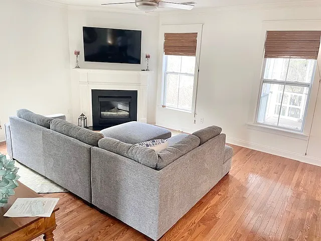 208 Clouter Creek Dr — Photo 7