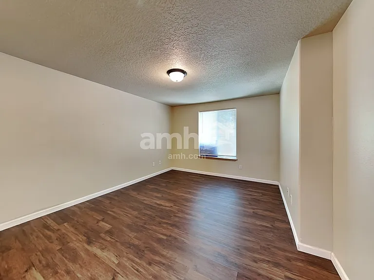 2144 E 3rd St — Photo 7