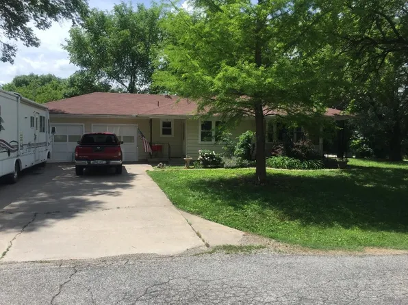 301 E Cincinnati St, Towanda, KS 67144