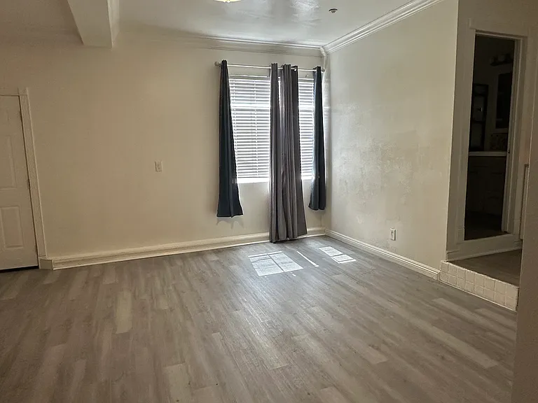 1912 W Ash St — Photo 3