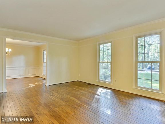 Living Room and dining room with hardwood flrs