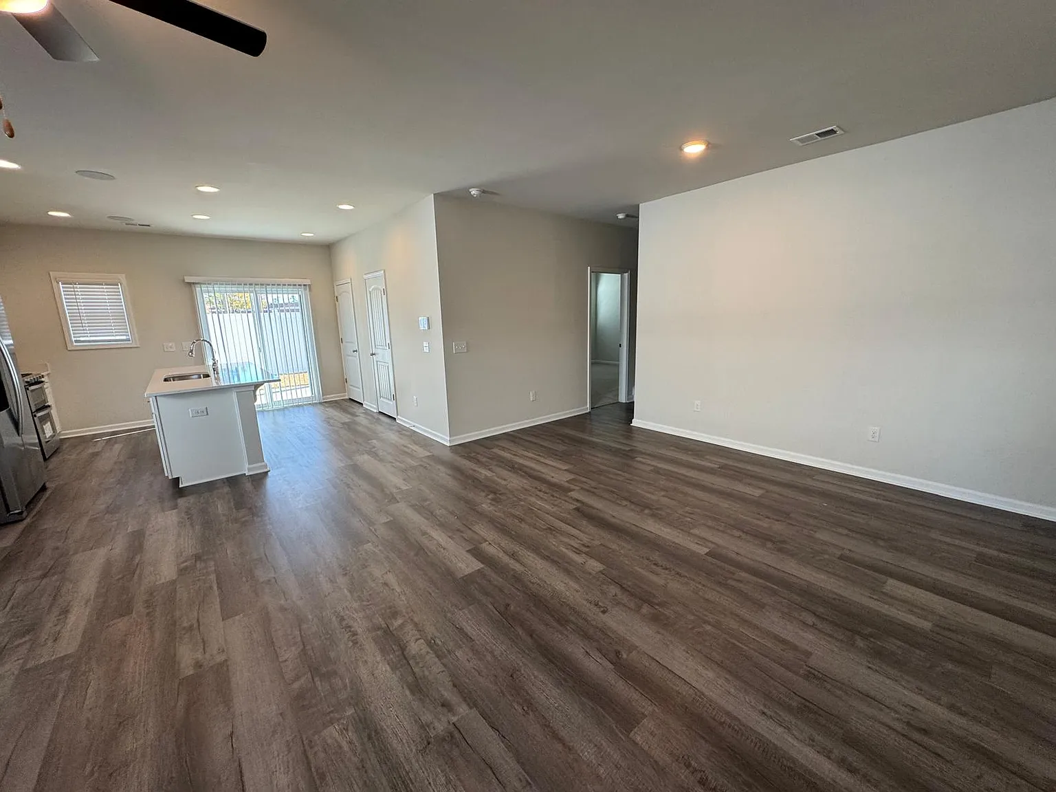 4 bed, 1972 sqft, $2,700 — Photo 4