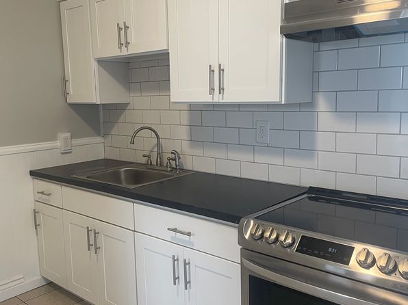 22 Pocasset Ave APT 1R