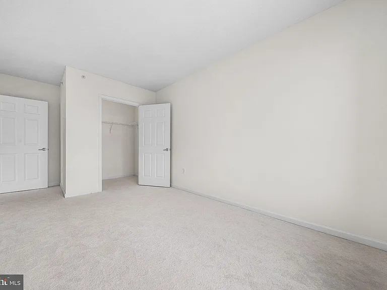 2726 Gallows Rd #619 — Photo 15