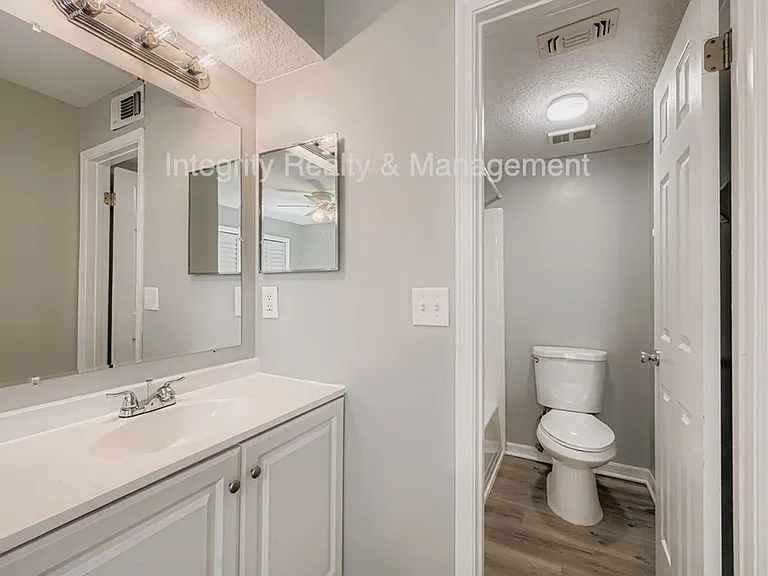 Parkridge Apartments — Photo 16