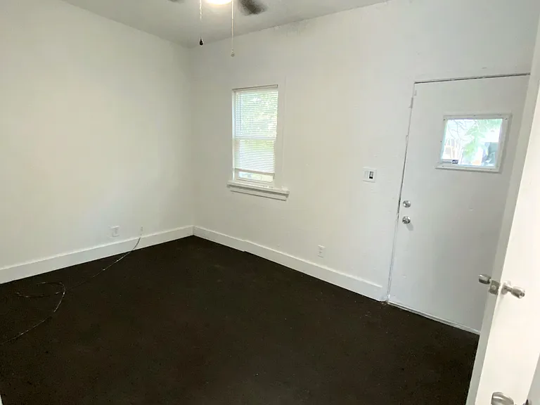 1203 W Butler St — Photo 4