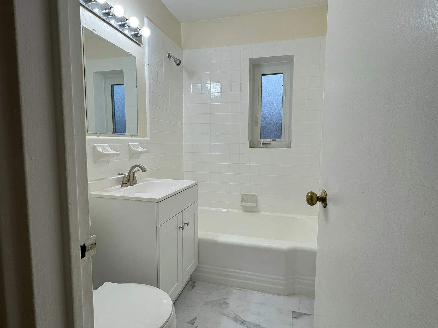 1 bed, 700 sqft, $1,800 — Photo 4