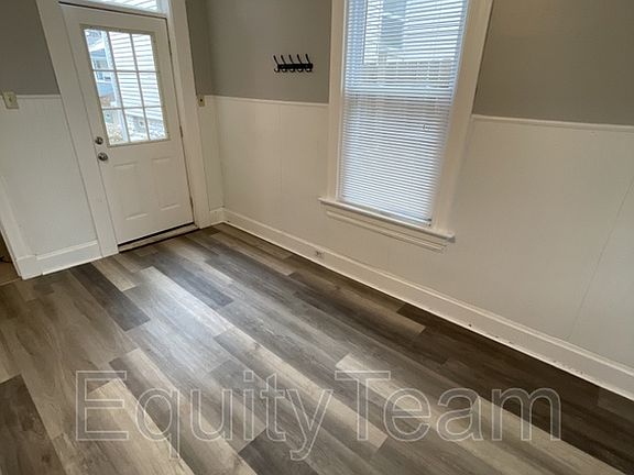 3rd image of 1911 Elm Ave