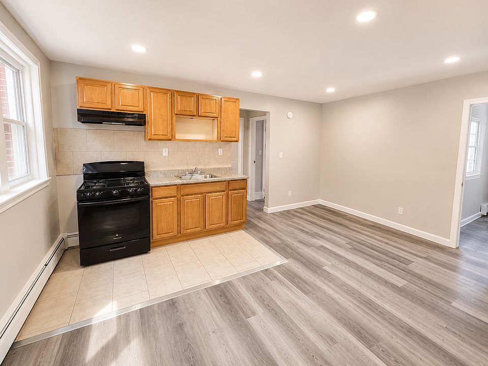 2nd image of 479 Roseville Ave APT 4