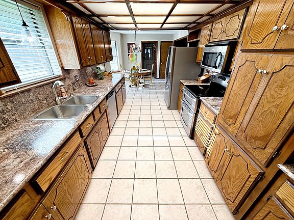 4th image of 2107 Hummingbird Ln