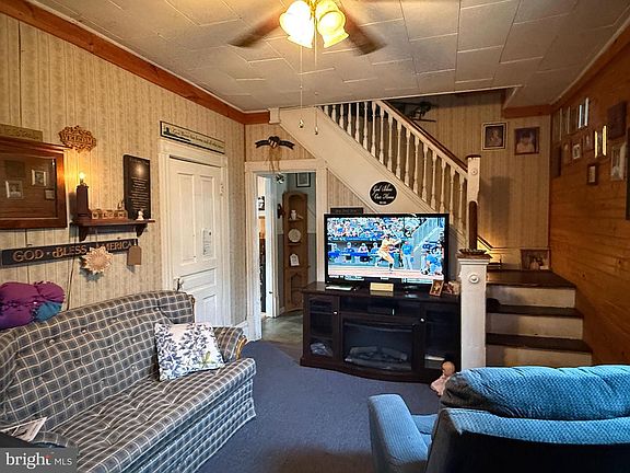 2nd image of 7 Woods Ln