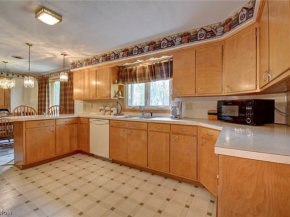 5th image of 105 Prospect St