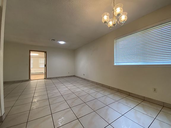 4th image of 2625 Kings Rd