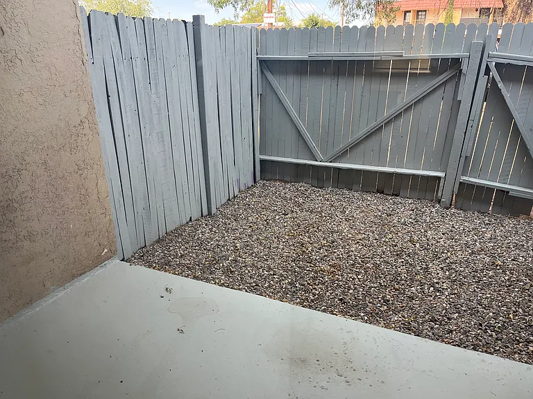 Updated 2 Bedroom Town Home Apt. in the Sawmill District — Photo 29