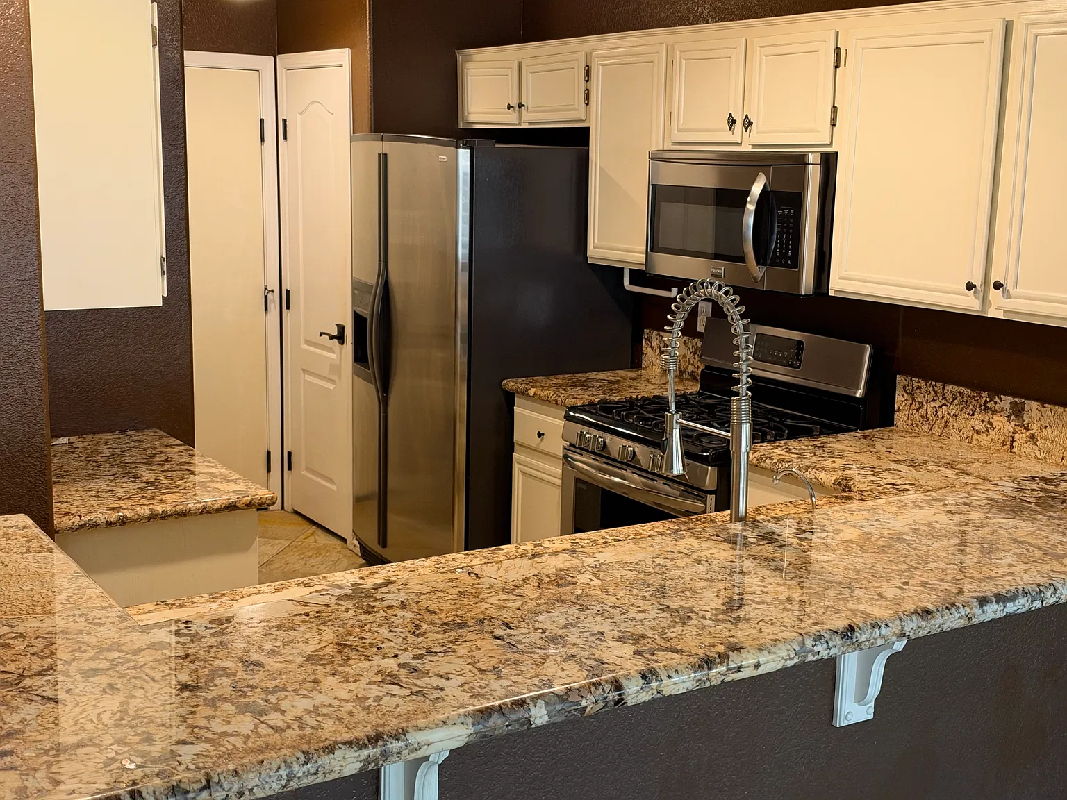 5952 Greenery View Lane — Photo 2