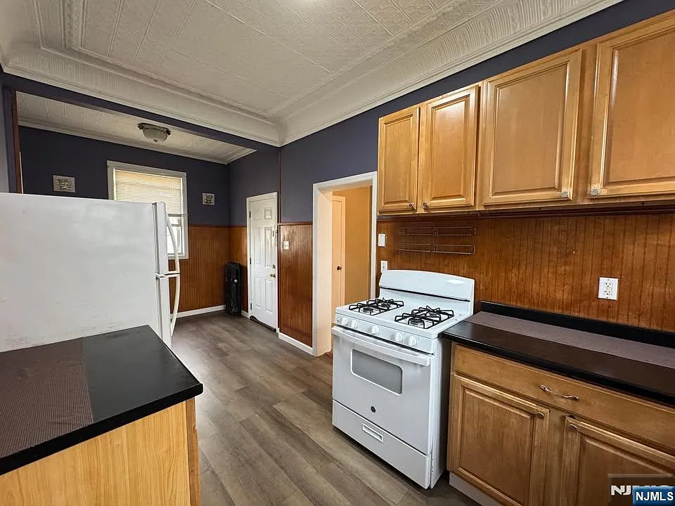 2 bed, 1.0 bath, $1,900 — Photo 3