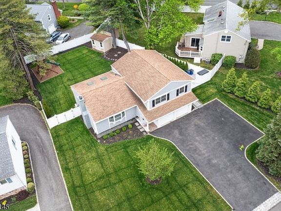 4th image of 32 Bergen Rd