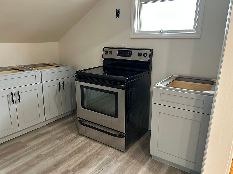 1st image of 374 Wilden Pl Floor 2