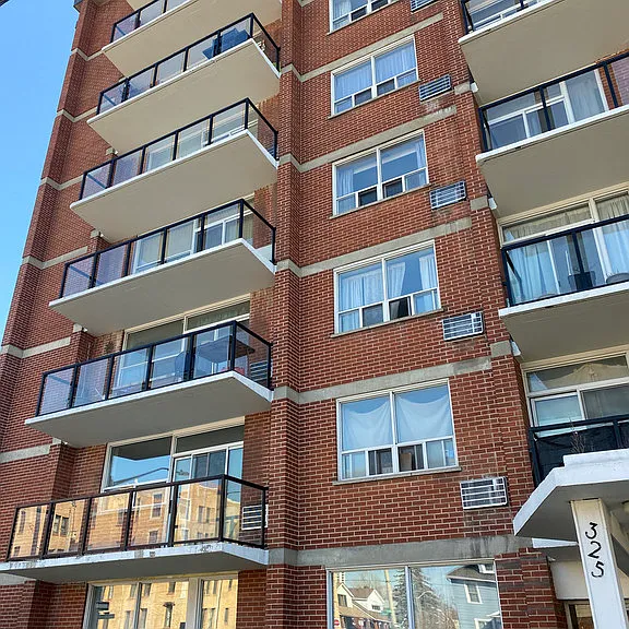 325 Giles Blvd W — Photo 10