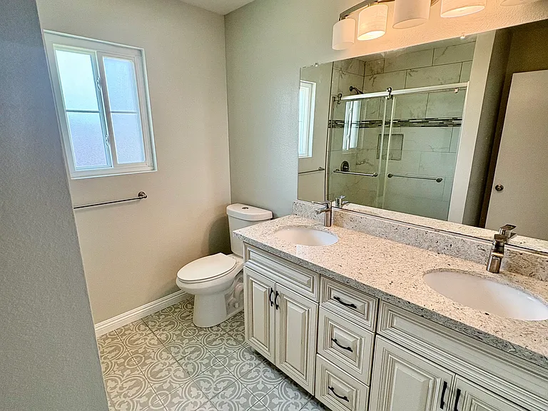 2035 Grove Ave — Photo 12