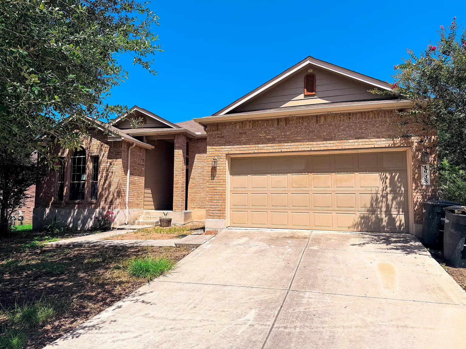 4 bed, 2017 sqft, $1,995 — Photo 2
