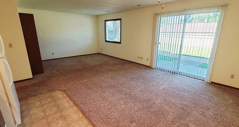 Windsor Crest Apartments — Photo 51