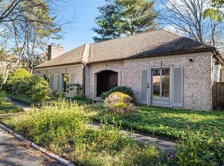 15 Abbottsford Ct, Providence, RI 02906