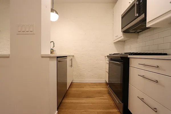 Rented by Nooklyn NYC LLC | media 21