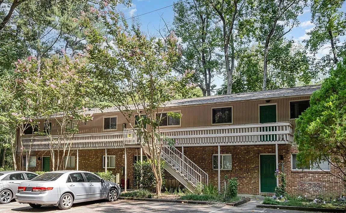 2 bed, 810 sqft, $1,600 — Photo 1