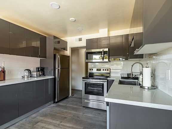 5th image of 570 Boden Way #5