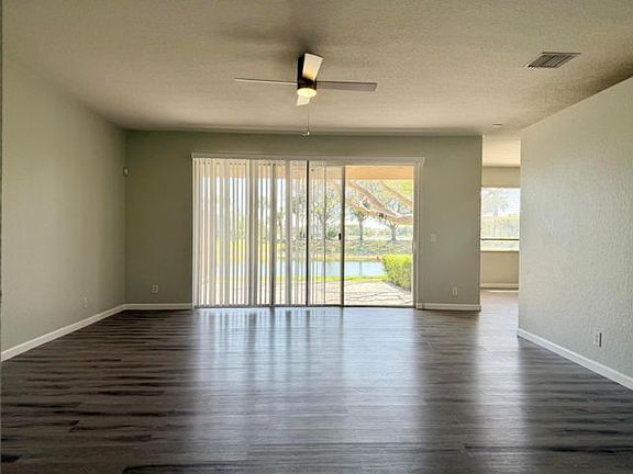 2nd image of 333 Berenger Walk