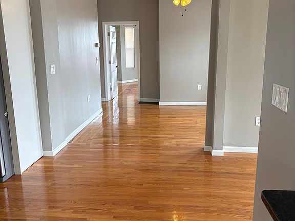 2nd image of 18 Upham St Floor 1