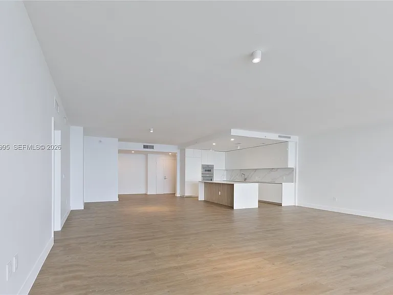 700 NE 24th St #5402 — Photo 16