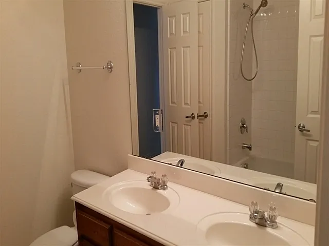 7501 Providence Dr — Photo 8