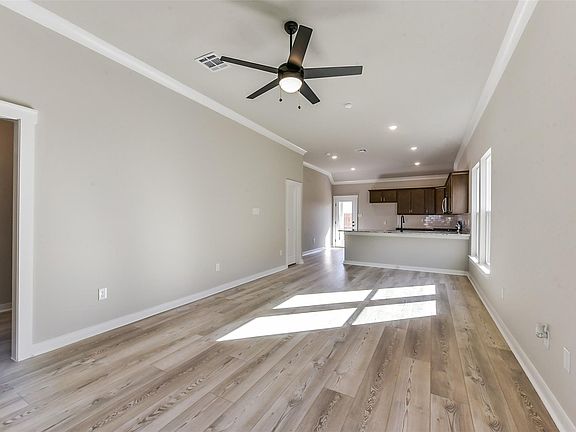 4th image of 822 Countryside Glade Ln