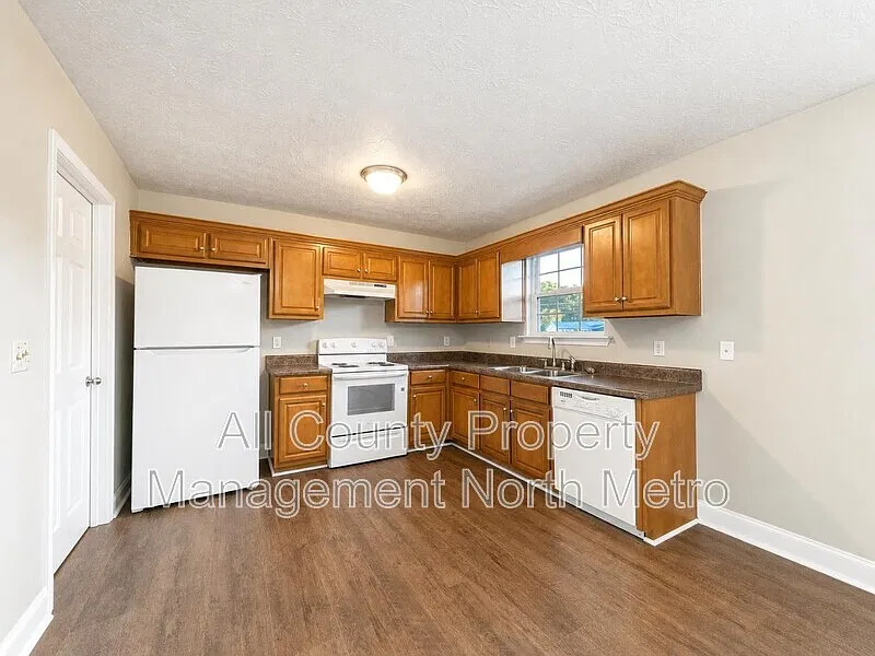 3 bed, 2.0 bath, 960 sqft, $1,850 — Photo 3