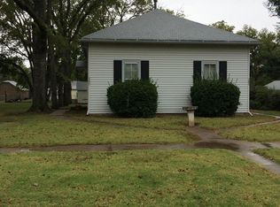 834 W 8th St APT W, Junction City, KS 66441