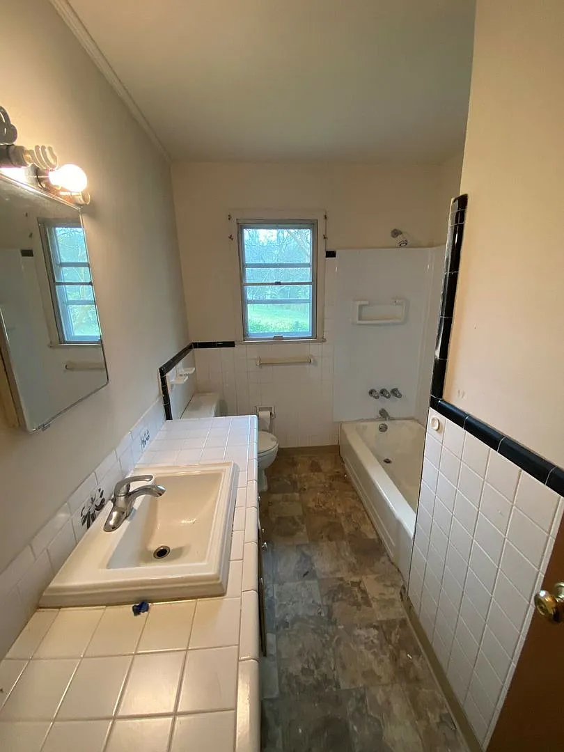 5 acre estate close to Everything! — Photo 4