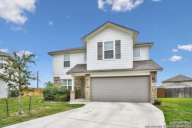 5 bed, 2.5 bath, 2540 sqft, $2,000 — Photo 2
