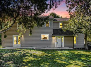 7147 Mabley Hill Rd, Fenton, MI 48430