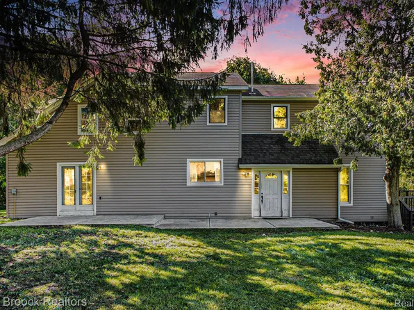 7147 Mabley Hill Rd, Fenton, MI 48430