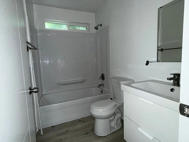 5806 Camerford Ave — Photo 8